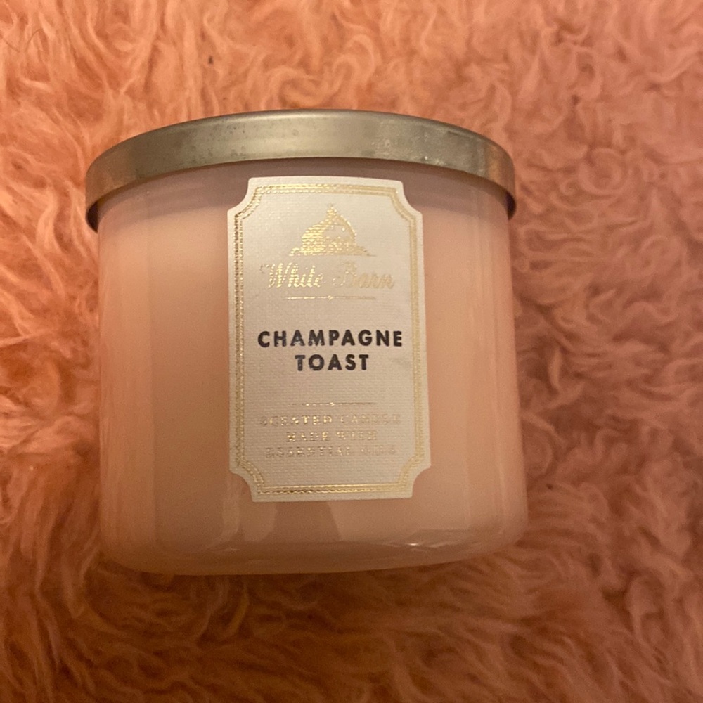 Bath and body works champagne toast candle